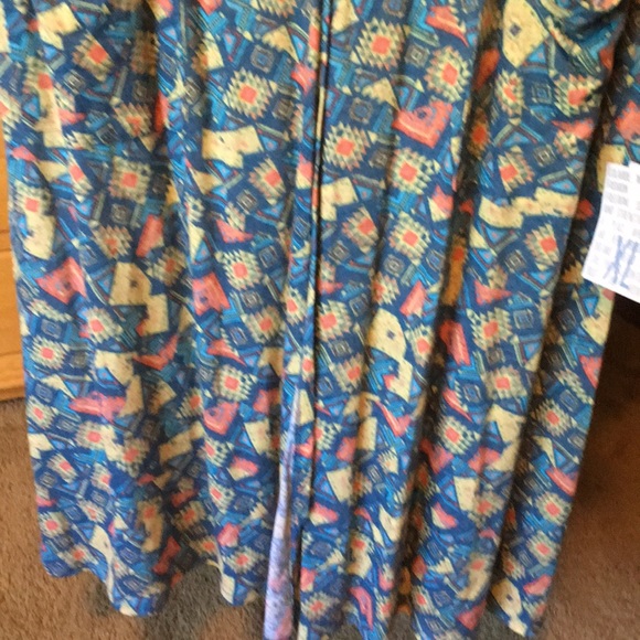 NWT LuLaRoe Sarah - Picture 2 of 5